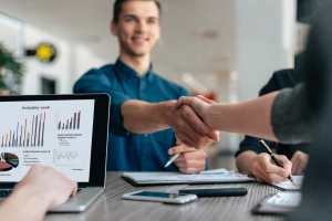 Dlaczego warto wynająć krzesła w Warszawie?